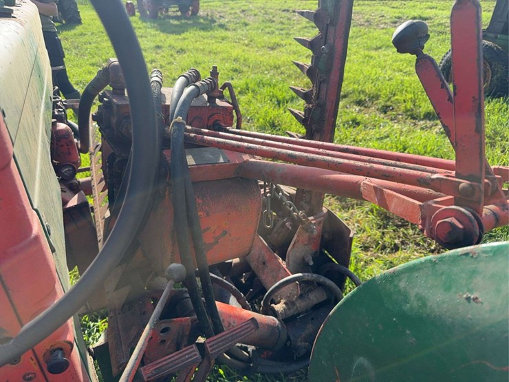 john-deere-320-image-9