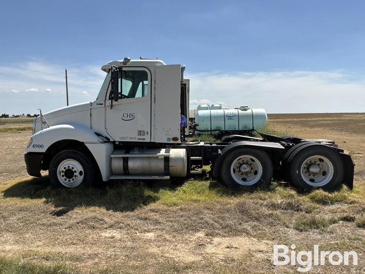 2007-freightliner-columbia-120-image-8