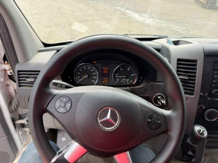 2018-mercedes-benz-sprinter-2500-image-18