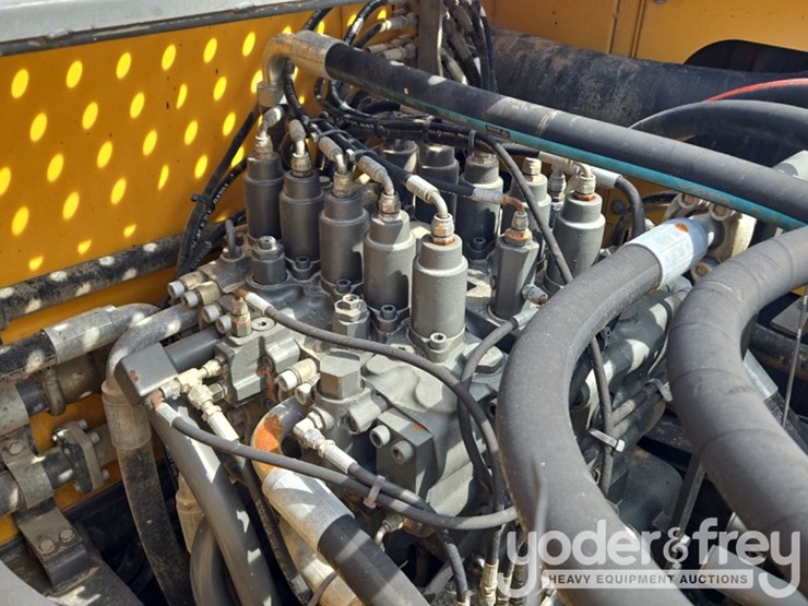 2015-volvo-ec350el-image-43