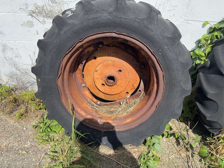 john-deere-420-utility-wheels-image-2