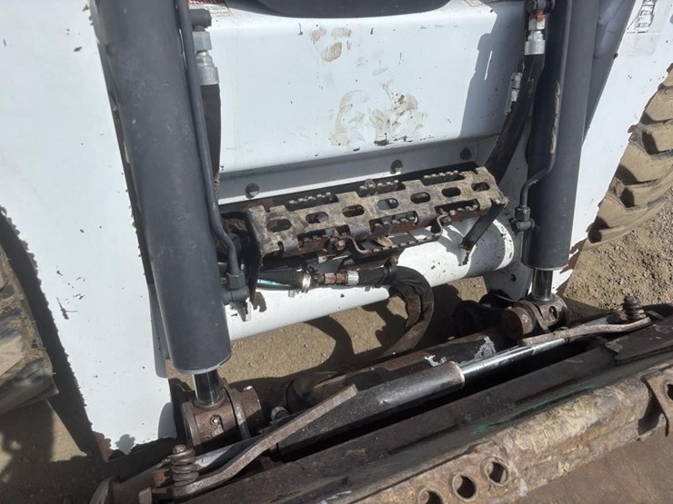 2017-bobcat-s740-image-14