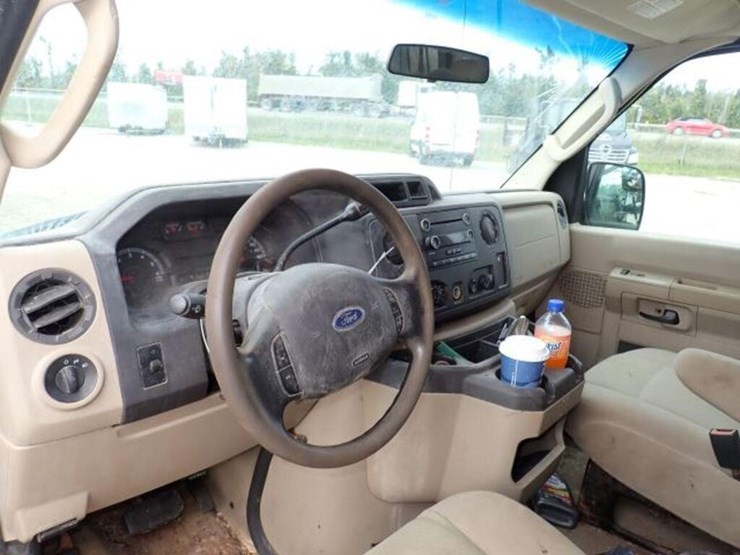 2010-ford-e350-xlt-image-11
