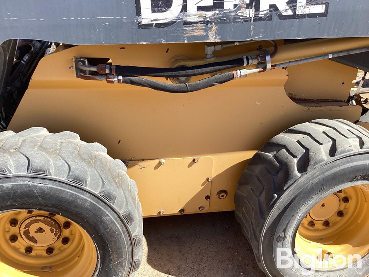 2011-deere-326d-image-9