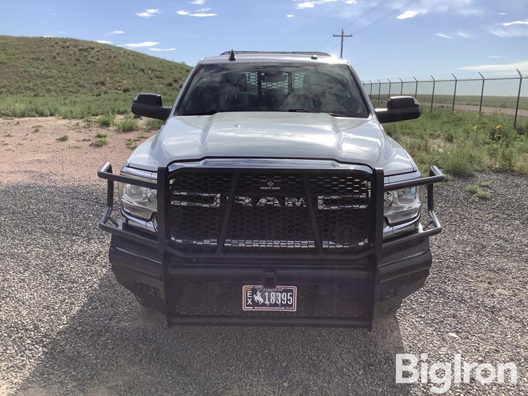 2022-dodge-3500-image-2