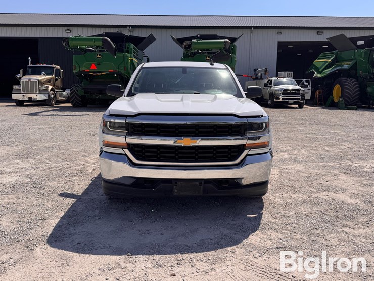 2017-chevrolet-silverado-1500-image-2
