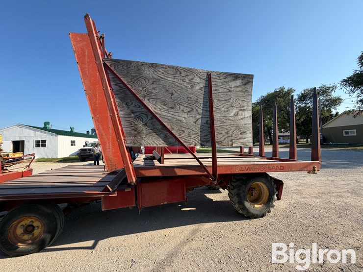 new-holland-1047-image-9
