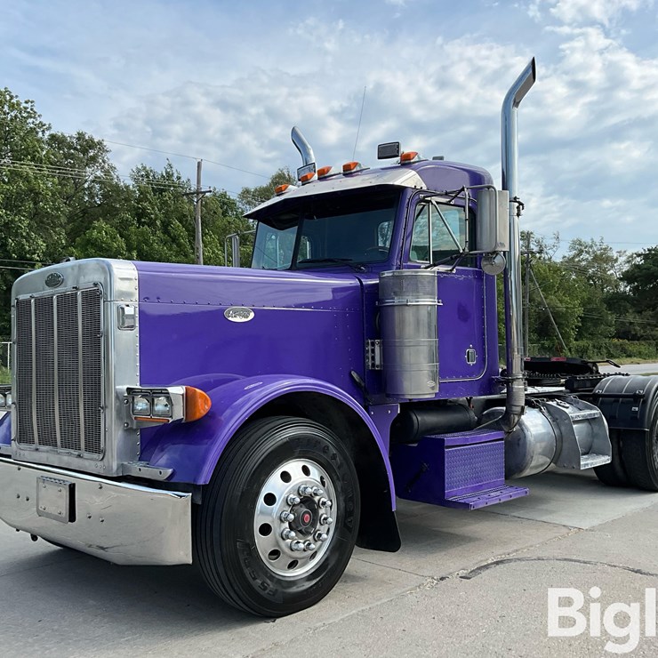 2002 PETERBILT 379