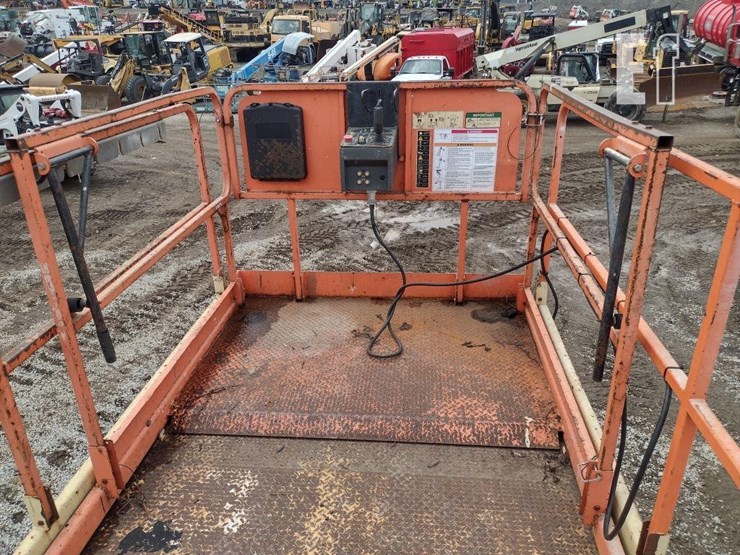 2010-jlg-4069le-image-22