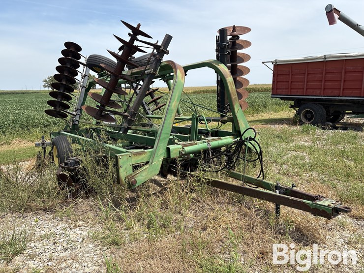 john-deere-235-image-3