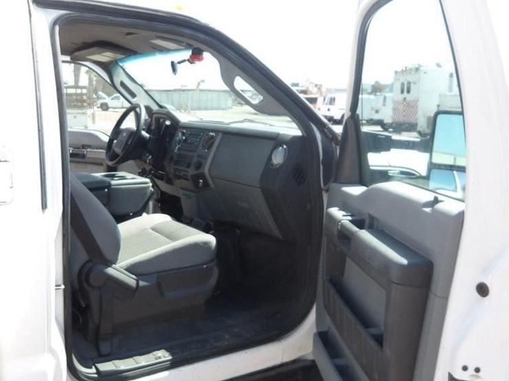 2011-ford-f550-image-15