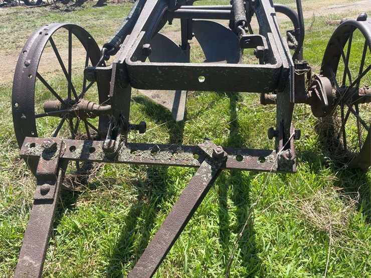 allis-chalmers-14”-two-bottom-pull-type-moldboard-plow-image-24