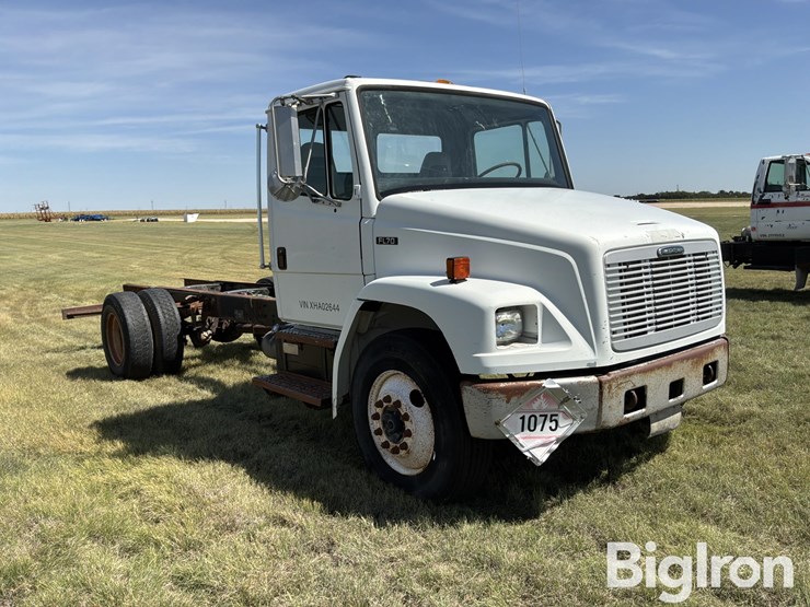 1999-freightliner-fl70-image-3