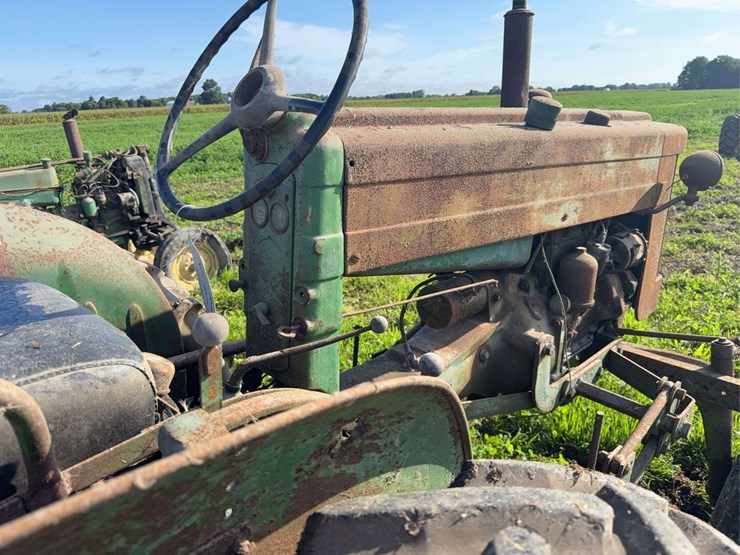 john-deere-320v-slant-steer-image-13
