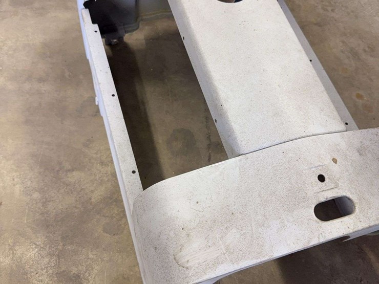 john-deere-dubuque-lp-hood-&-grill-image-2