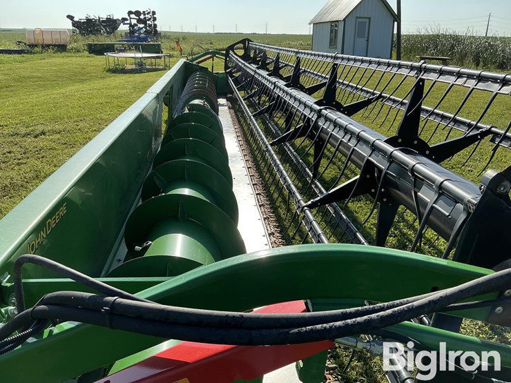 2017-john-deere-635f-image-10