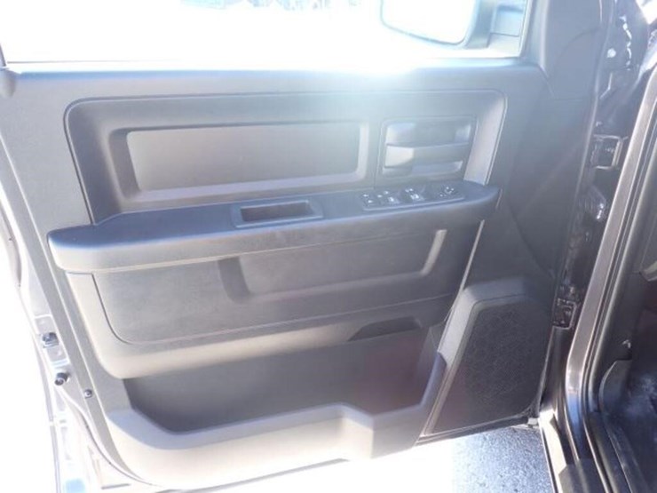 2019-dodge-1500-image-11