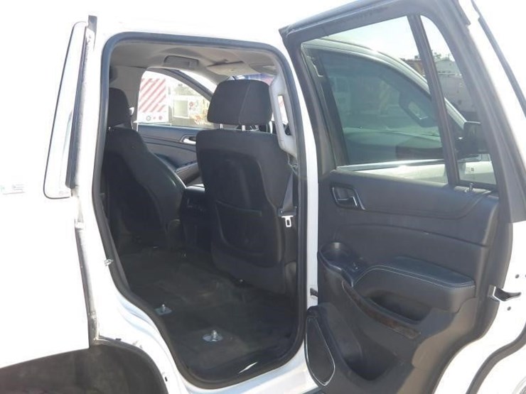 2015-chevrolet-tahoe-image-14