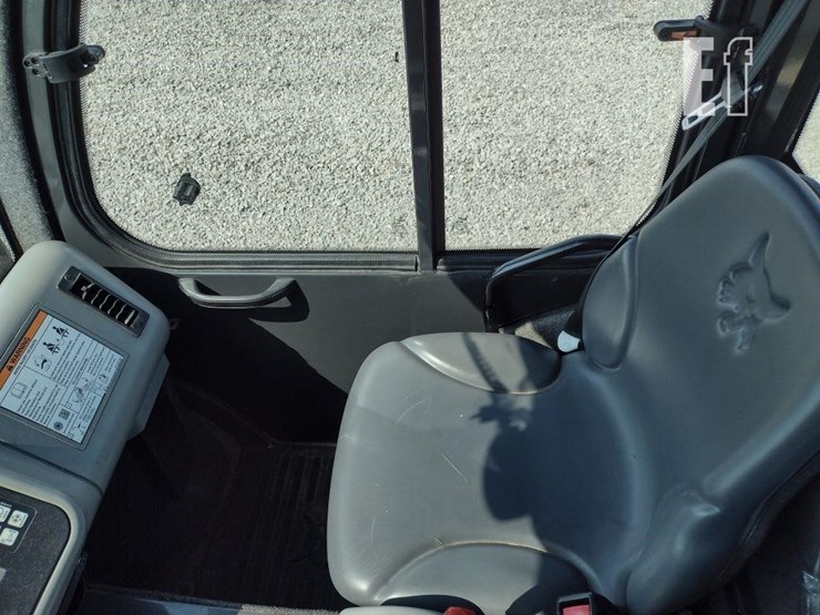2021-bobcat-toolcat-5600-image-10