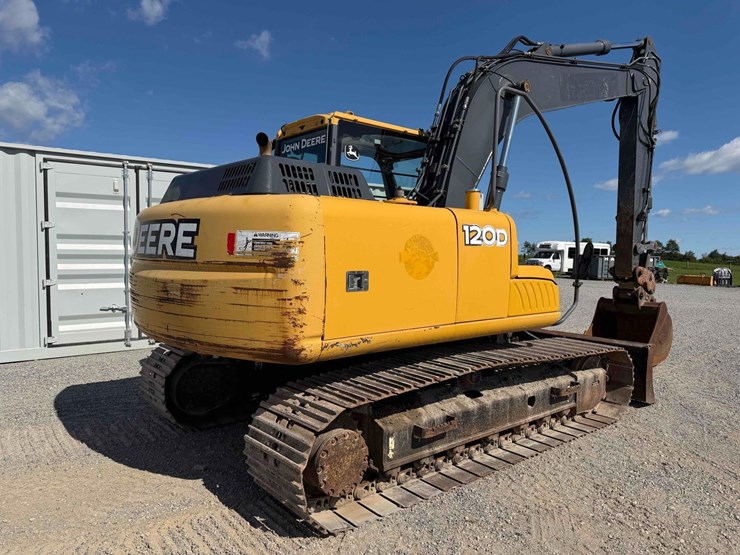 2011-deere-120d-image-6