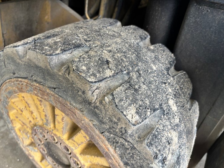 caterpillar-t50d-image-63