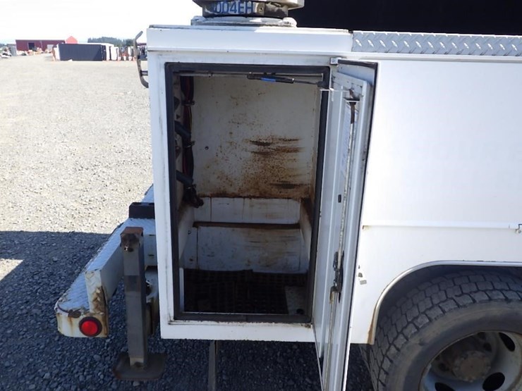 2011-ford-f550-image-44