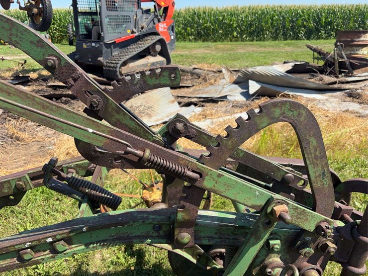 john-deere-16-image-27