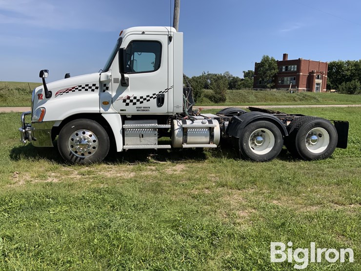 2012-freightliner-cascadia-125-image-8