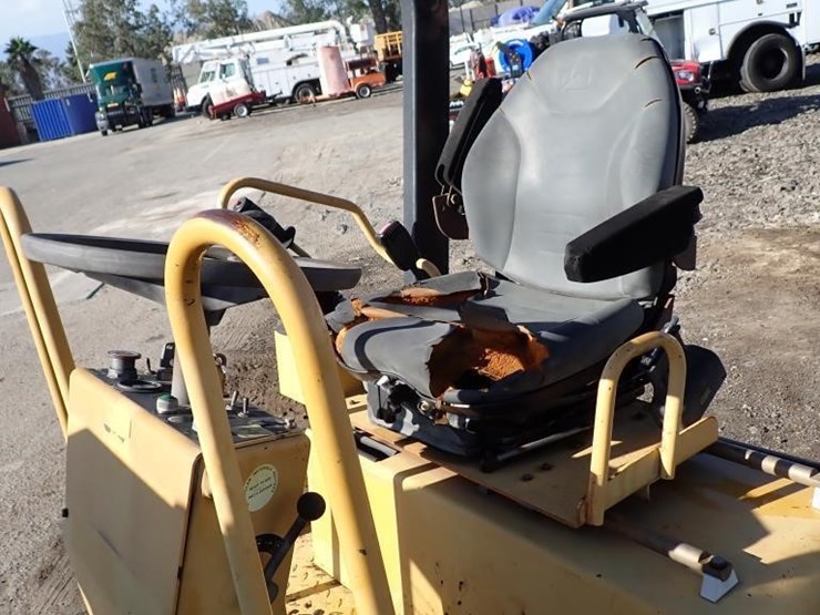 2002-caterpillar-cb-224d-image-18