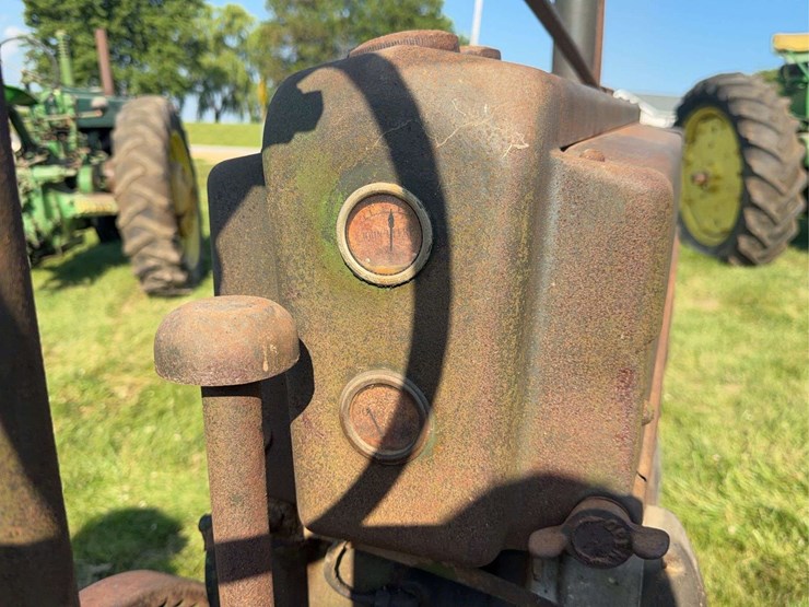 john-deere-b-image-32