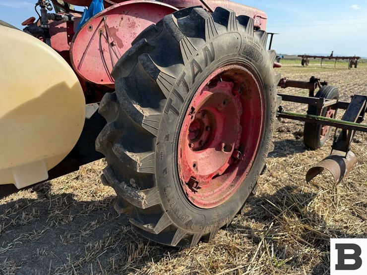 farmall-super-a-tractor-image-28