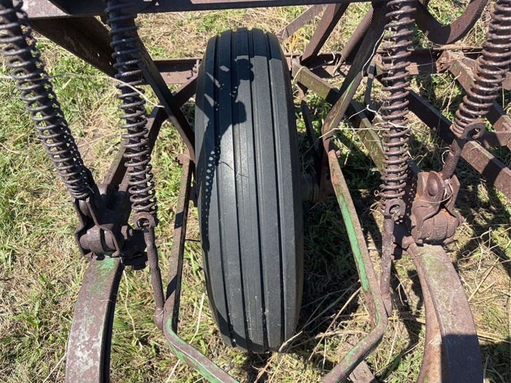 john-deere-13-shank-field-cultivator-image-15