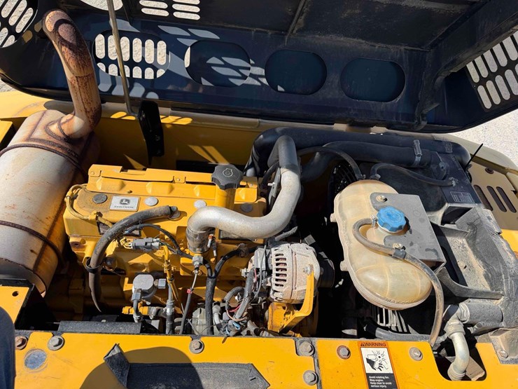 2011-deere-120d-image-18