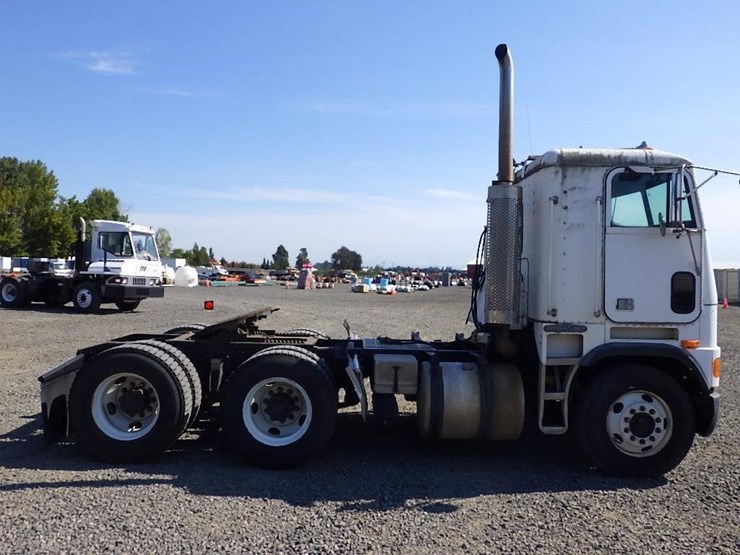 1995-freightliner-flb-t/a-truck-tractor-image-6