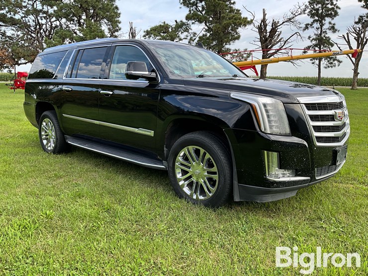 2015-cadillac-escalade-esv-image-3