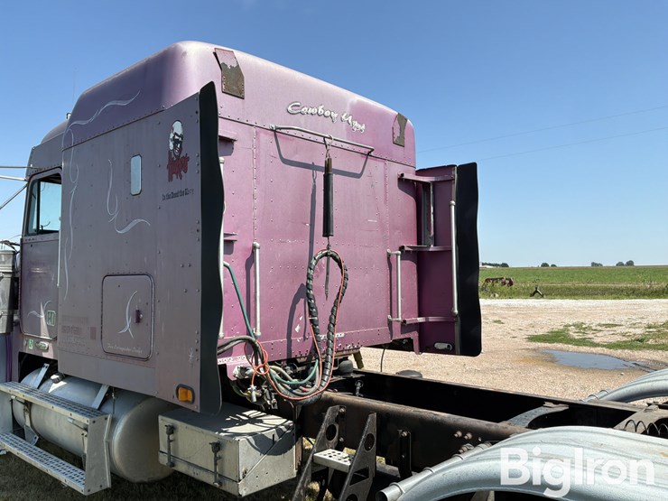 2003-freightliner-fld120-image-17