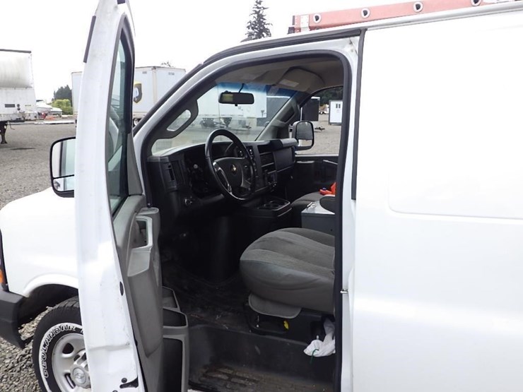 2016-utility-van-image-29