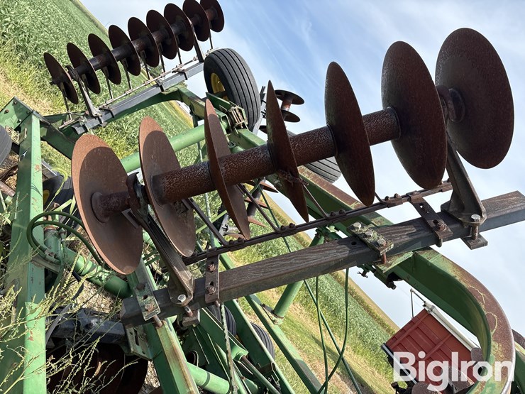 john-deere-235-image-18