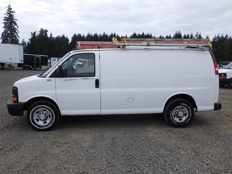 2016-utility-van-image-2
