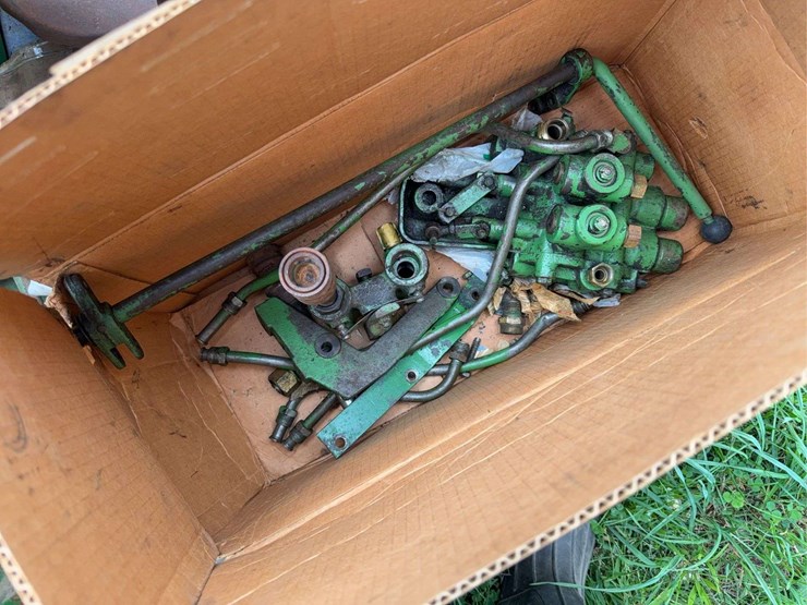 john-deere-standard-hydraulic-unit-&-assorted-john-deere-parts-image-6