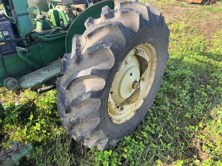 john-deere-320-image-19