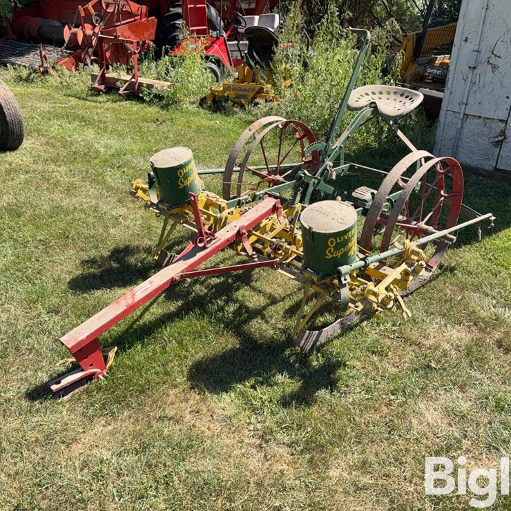 Oliver 44 2R40” Planter