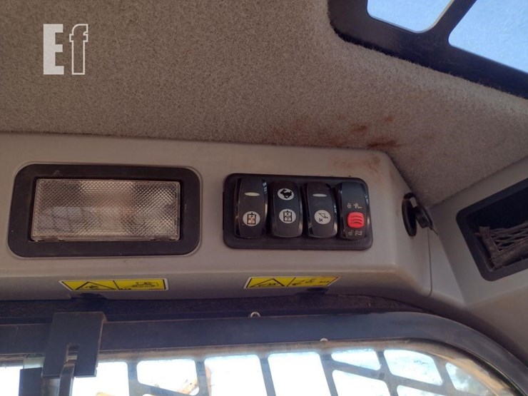 2015-caterpillar-287d-image-10