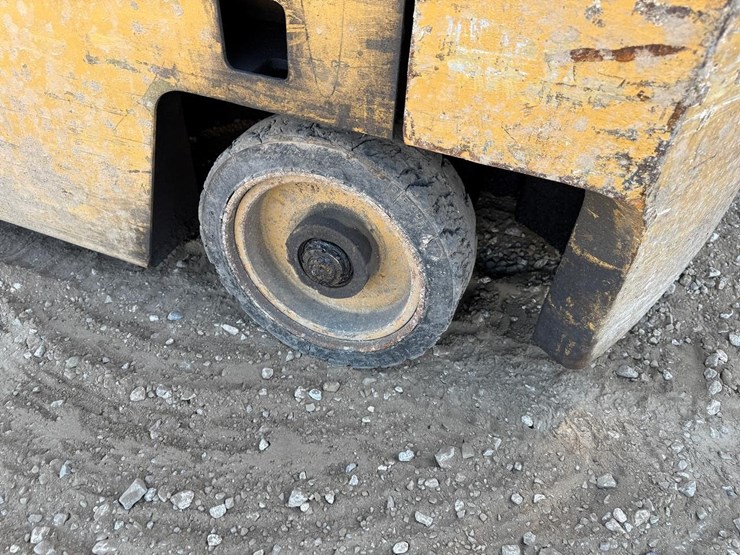 caterpillar-t50d-image-14