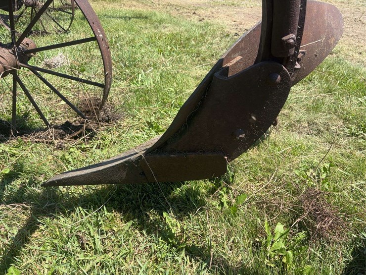 allis-chalmers-14”-two-bottom-pull-type-moldboard-plow-image-8