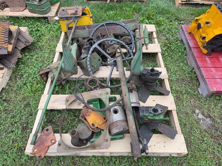 john-deere-dubuque-hitch-&-assorted-parts-image-1