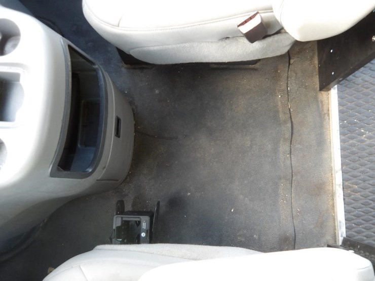 2005-ford-e350-image-17