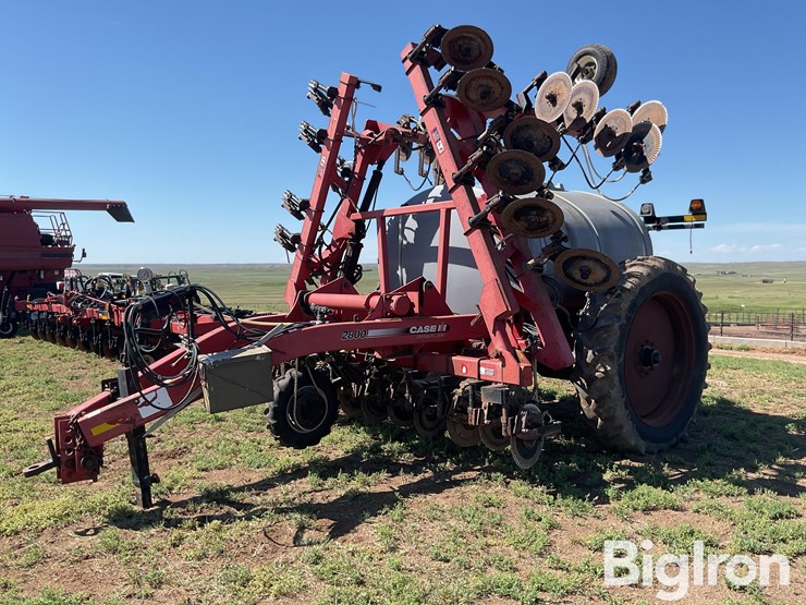 case-ih-2800-image-1