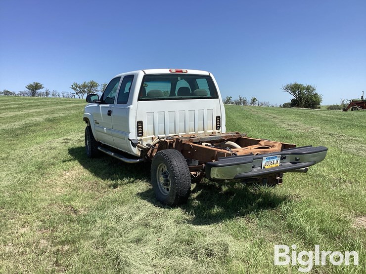 2004-chevrolet-silverado-2500-image-7