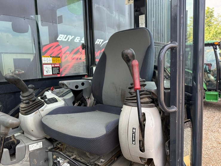 2015-deere-35g-image-18